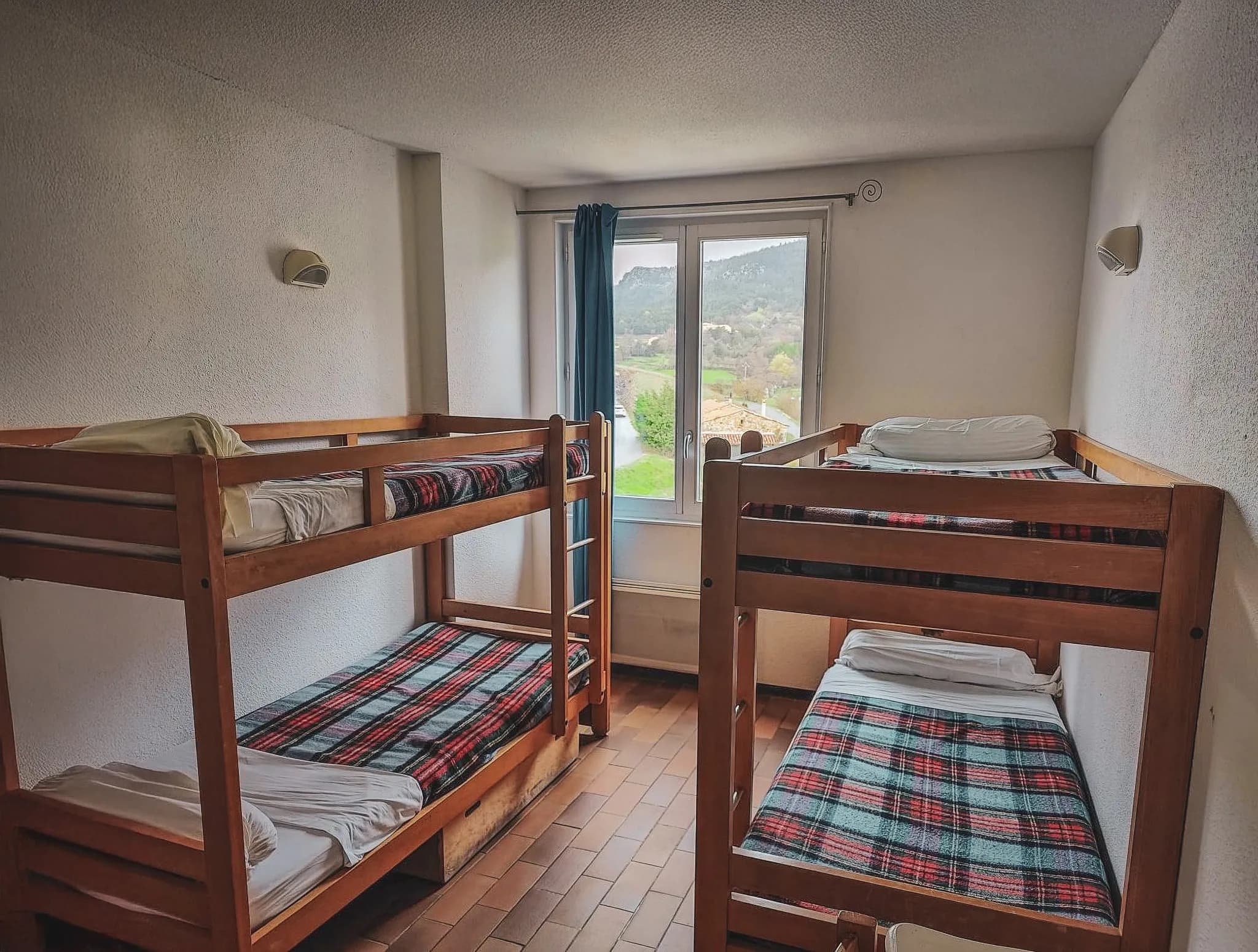 Bright room with bunk beds and views of the Gorges du Verdon.