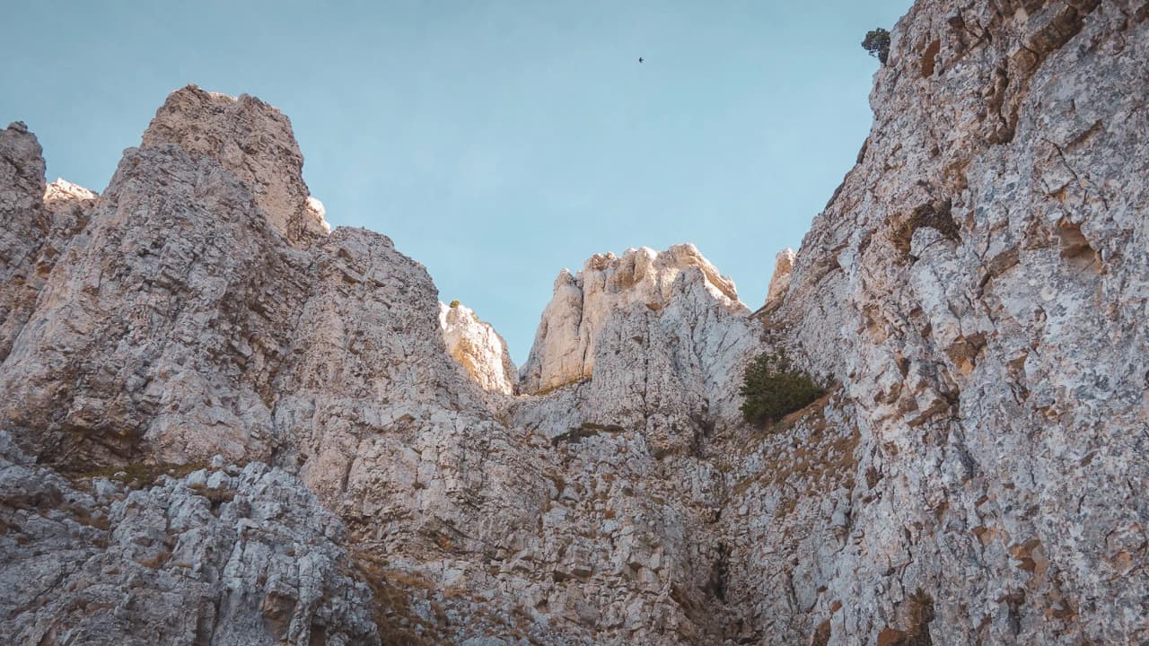 Climb the cliffs of Mont Aiguille, a dazzling panorama in the heart of the Vercors.