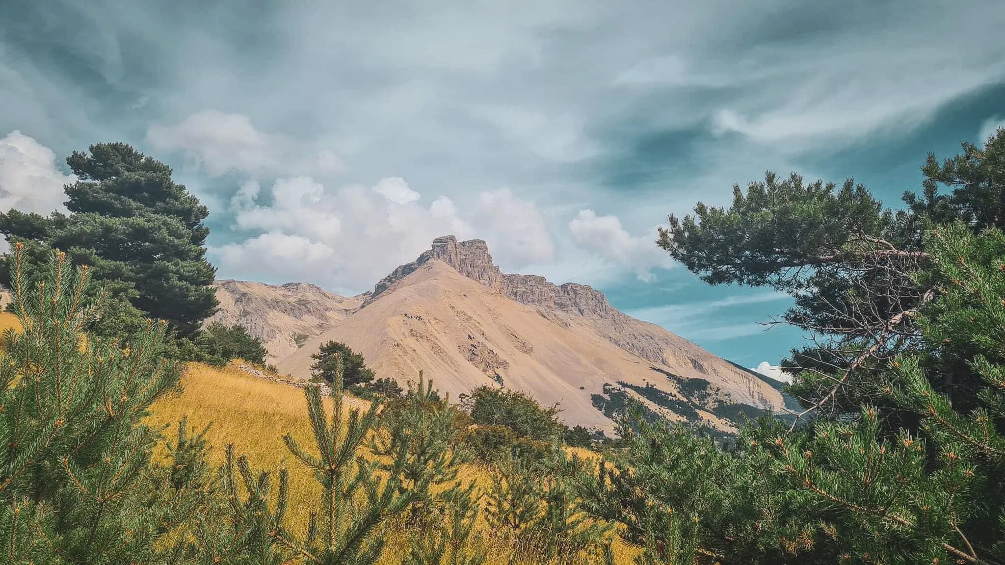 Majestic mountains and tranquil landscapes, an invitation to get away from it all in the Dévoluy.