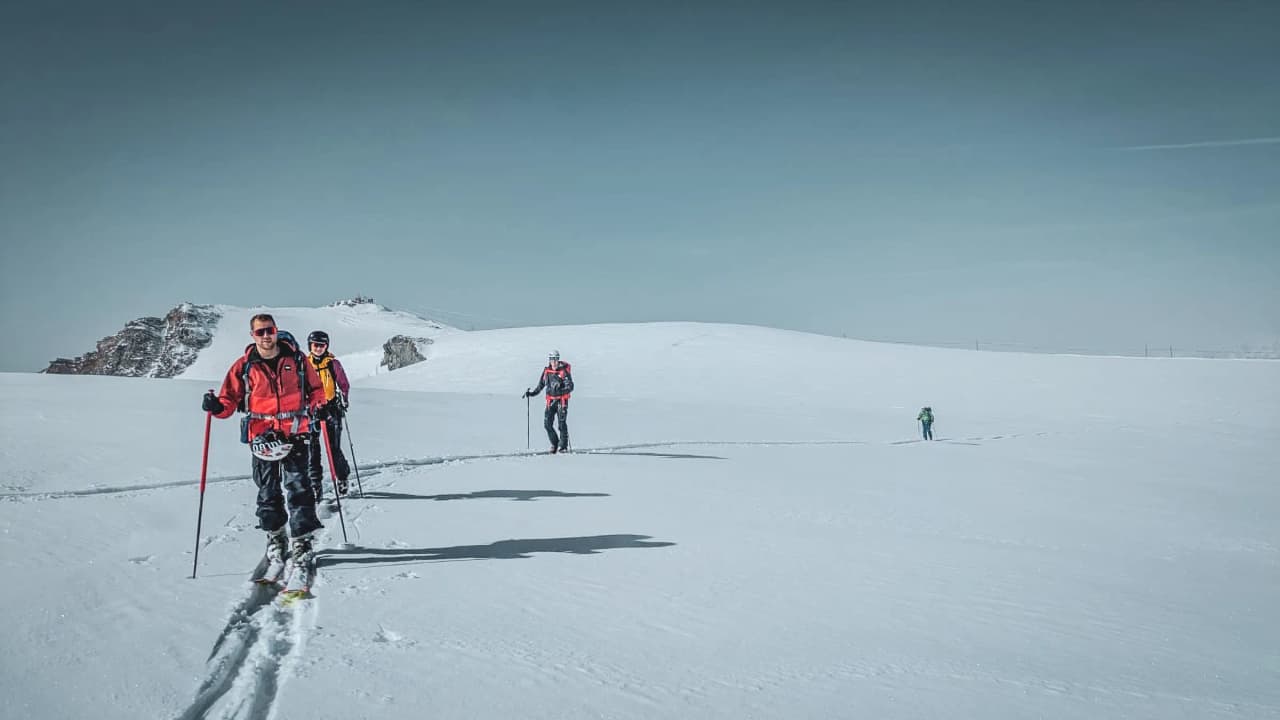 A group of mountaineers on snowshoes, crossing an icy landscape in the 4000s of Mont Rose.