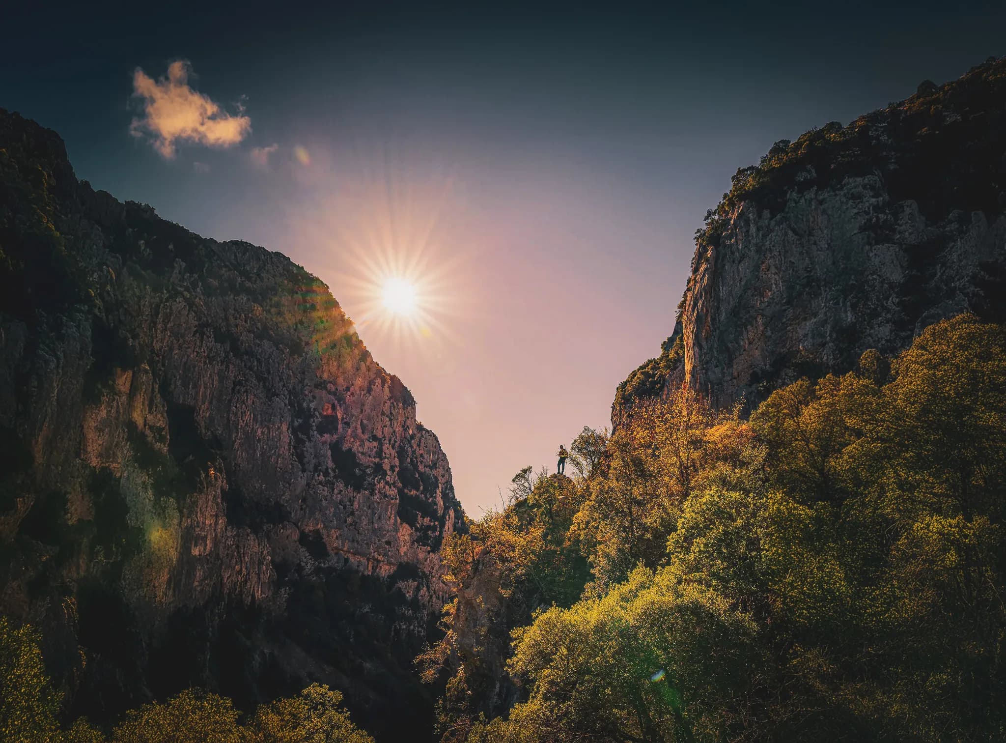 A breathtaking panorama of the Gorges du Verdon in glorious sunshine, inviting you to climb.