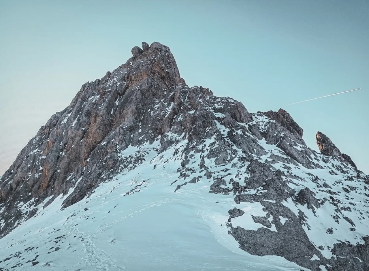 Snow-capped mountains under clear skies, an invitation to adventure between France and Italy.