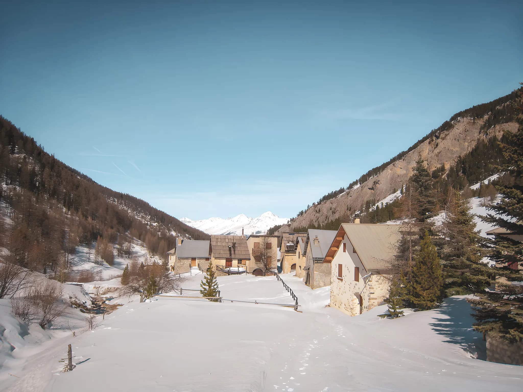 A charming snowy hamlet in the mountains, ideal for adventurous ski touring.