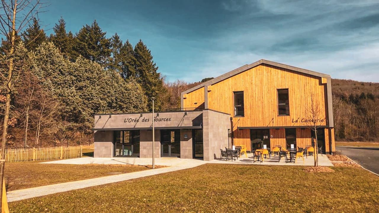 Modern building in the Auvergne, surrounded by greenery, perfect for a nature break.