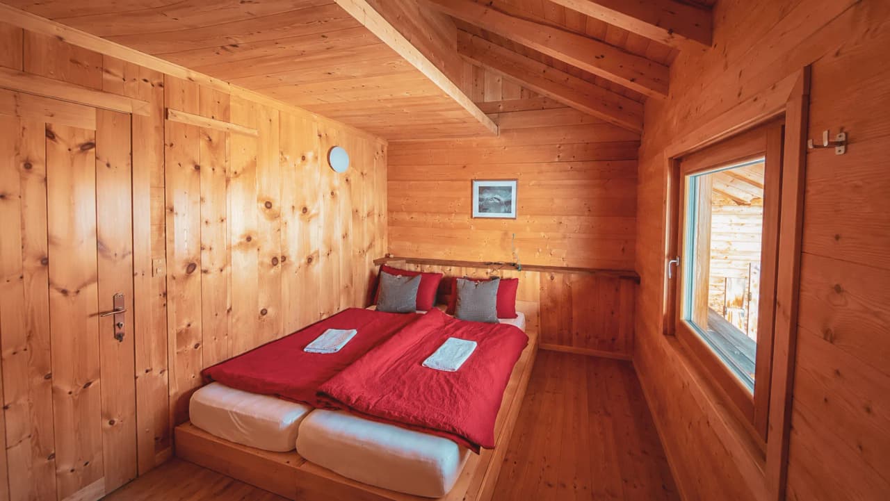 Warm wooden rooms, comfortable beds and a soothing ambience for an unforgettable Alpine stay.