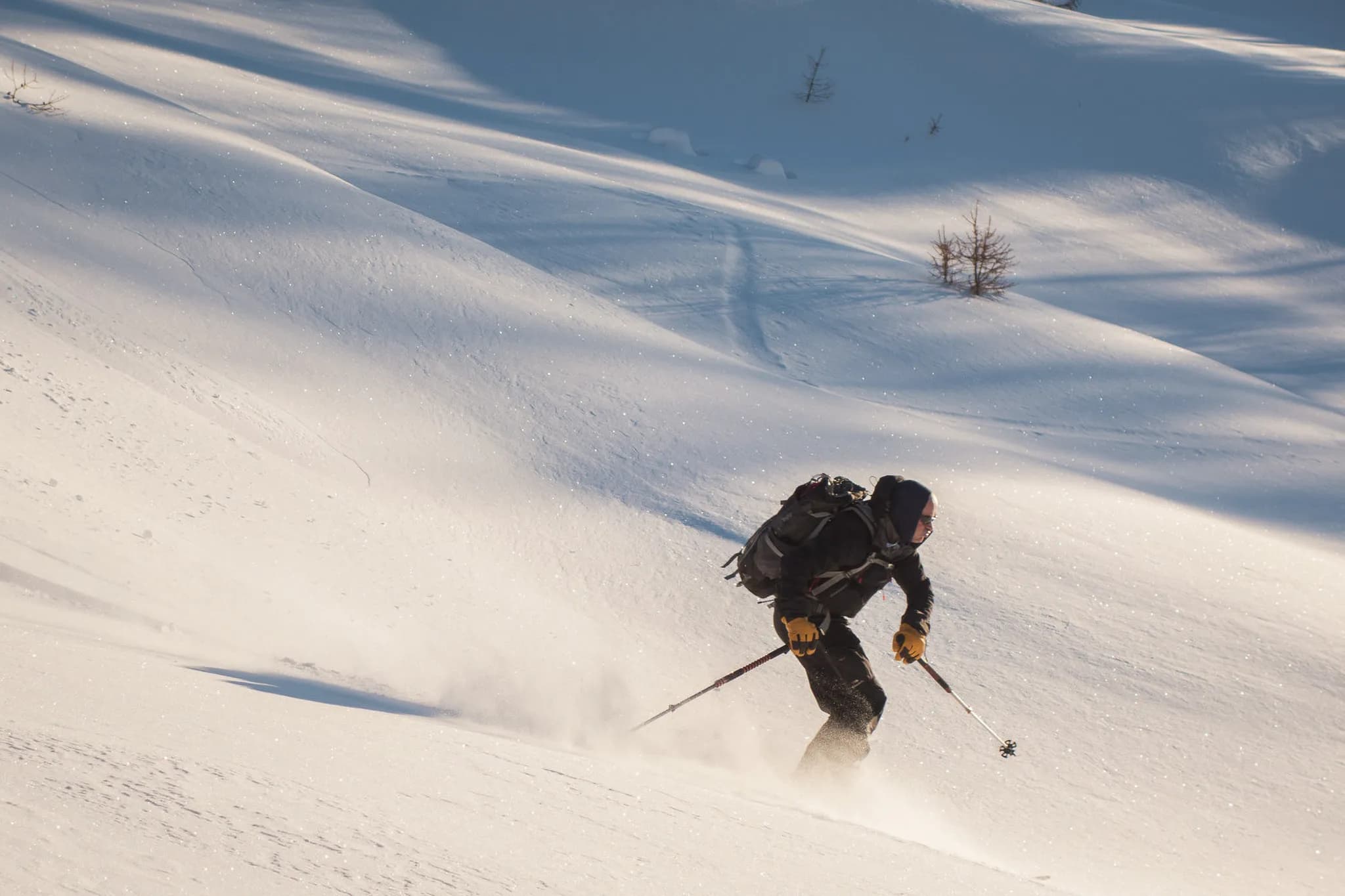 A skier on the snowy slopes of the Queyras, surrounded by breathtaking scenery.