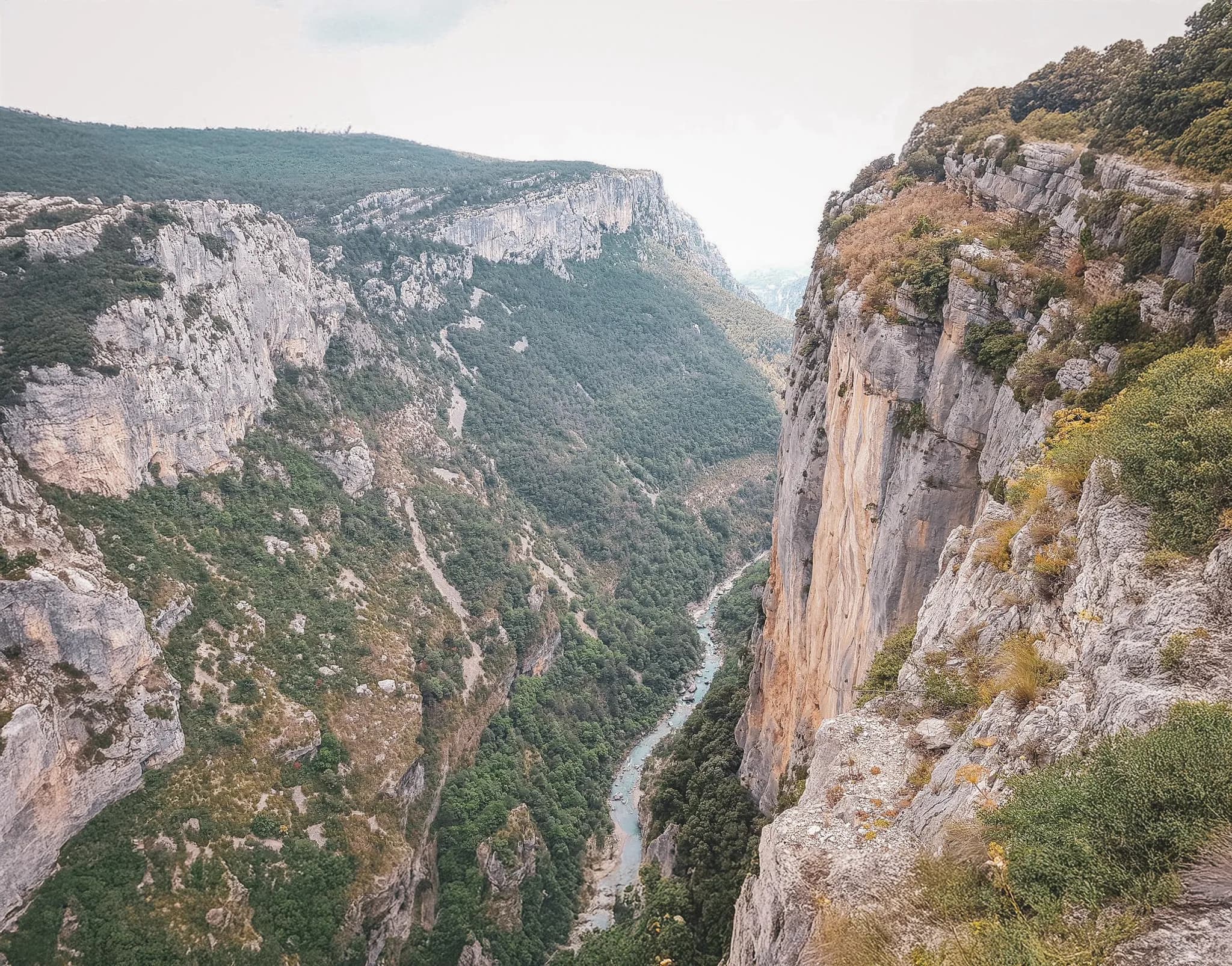 The impressive cliffs of the Gorges du Verdon are ideal for climbing and nature lovers.
