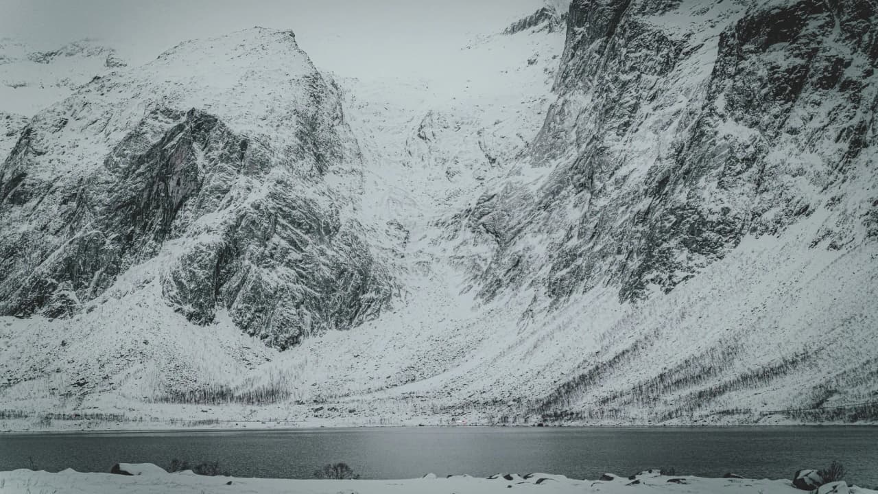 A majestic landscape of snow-capped fjords, rugged mountains and calm waters, inviting you to set off on an adventure.
