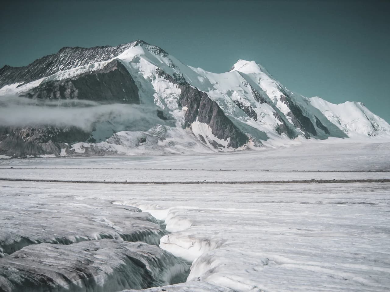 Spectacular glacial views of the Aletsch glacier, surrounded by majestic peaks.