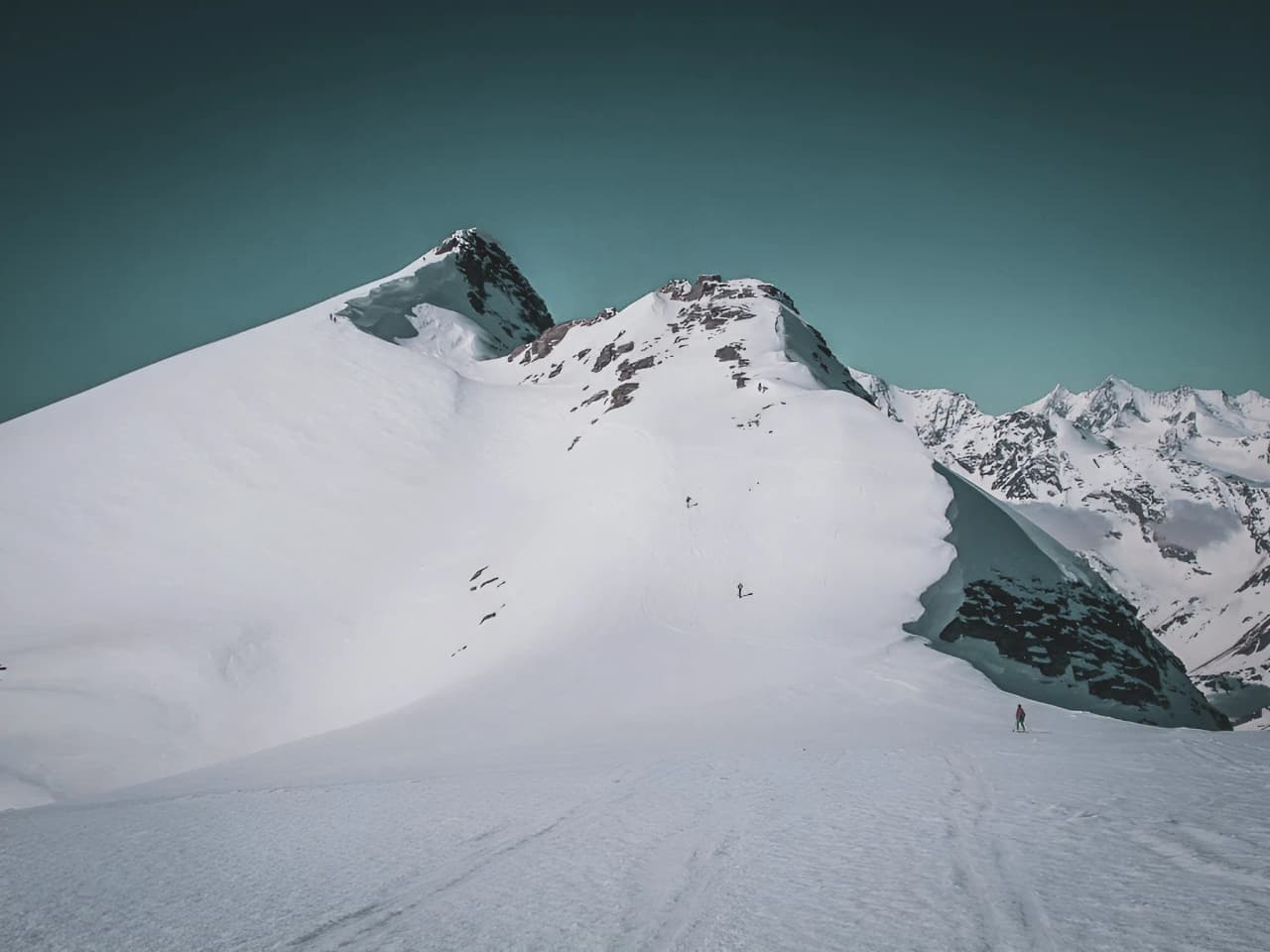 An enchanting alpine landscape with the snow-capped peaks of Mont Rose, perfect for a skiing adventure.