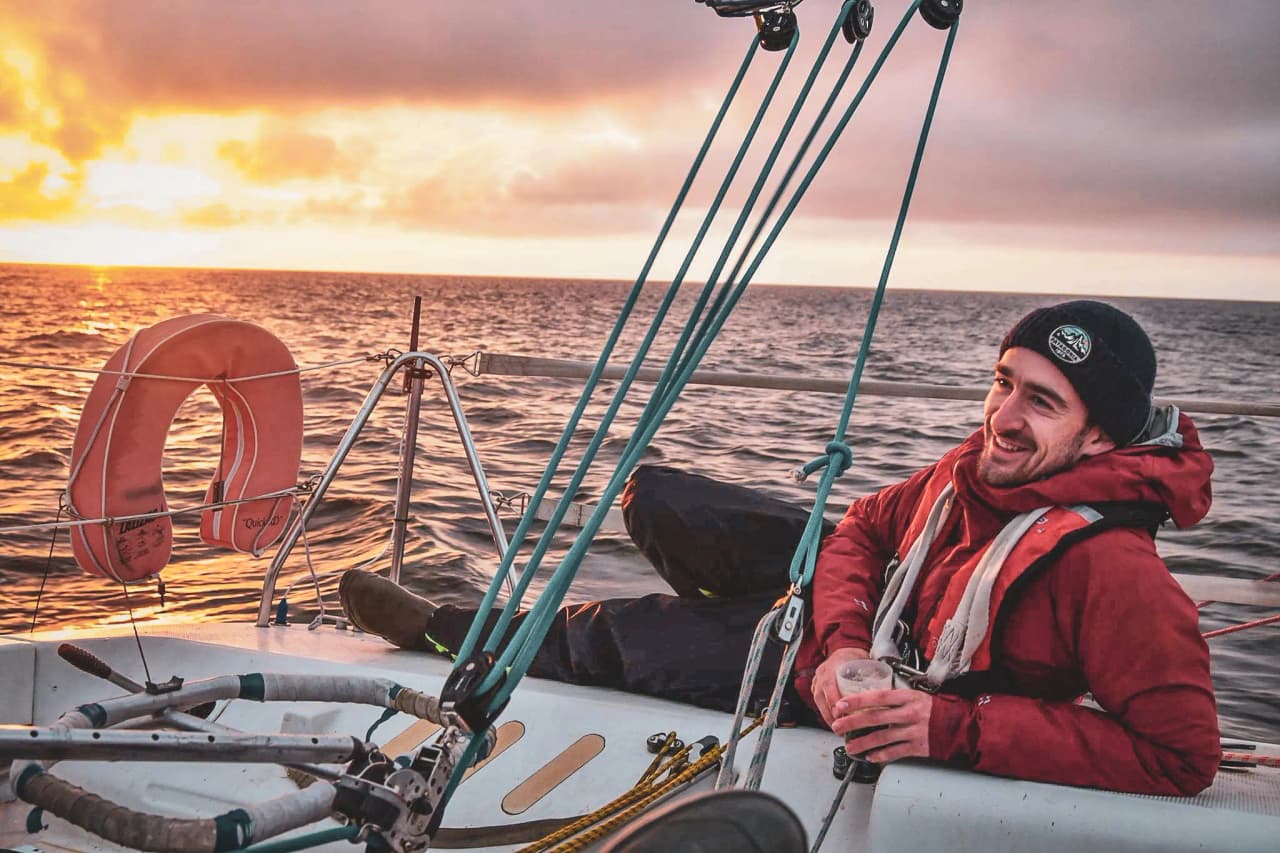 Relaxed sailor on board, admiring the sunset off Belle-Île. A serene atmosphere.