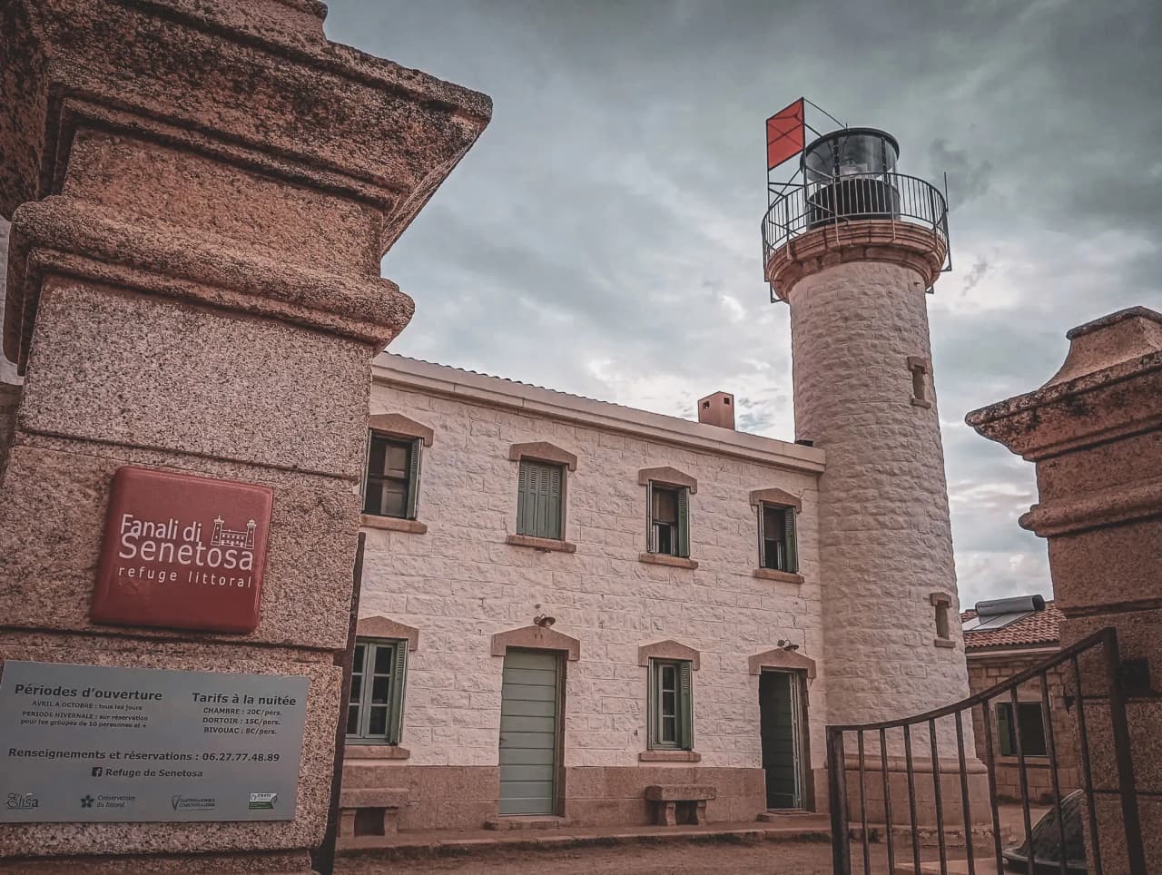 Phare pittoresque de Senetosa, à deux pas des criques sauvages de Corse du Sud.
