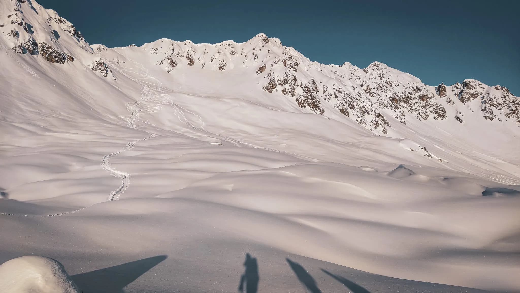 Het adembenemende Alpenlandschap, de besneeuwde valleien en majestueuze bergtoppen nodigen uit tot avontuur.