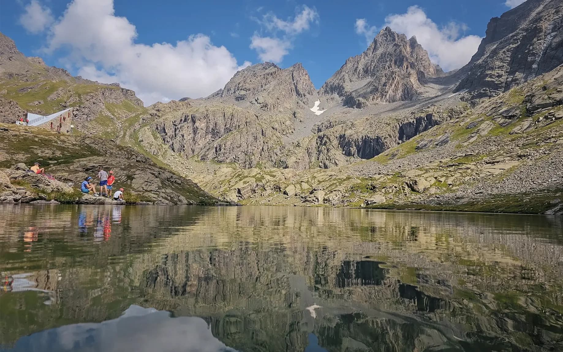 Magnificent views of Mont Viso, reflected on a peaceful lake, an invitation to escape.