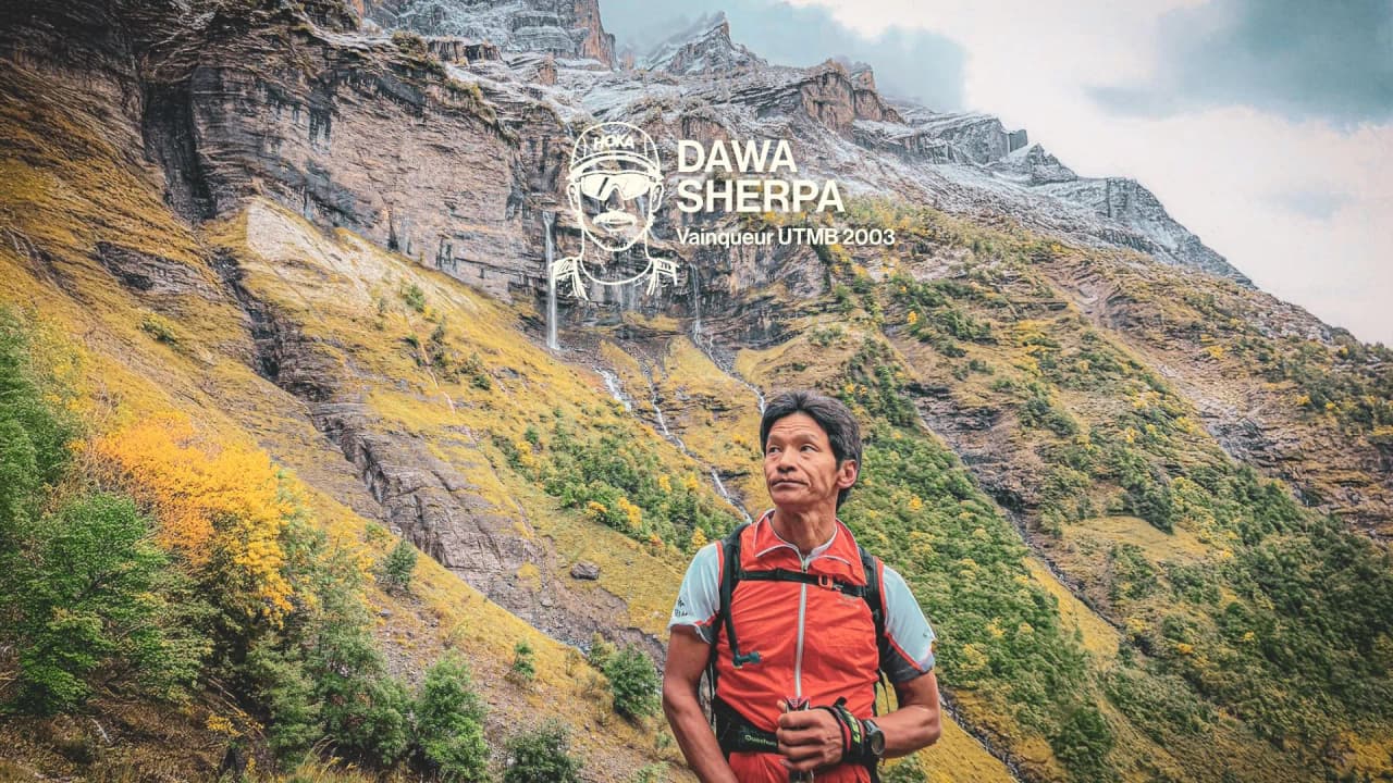 Un coureur contemplant la majestueuse montagne au Parc national du Mercantour, prêt pour l'aventure.