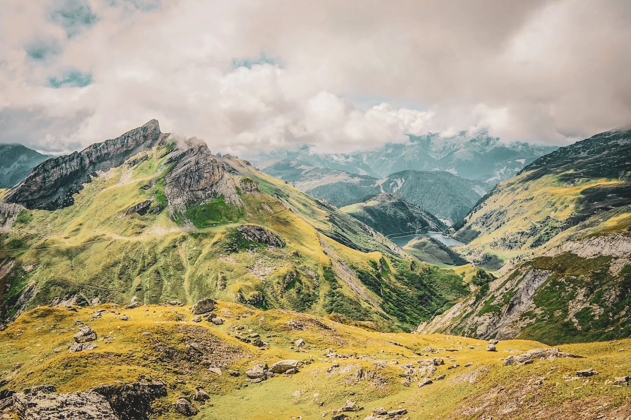 Le col du bonhomme aperçu lors d'une randonnée de 10 jours, le tour du Mont Blanc