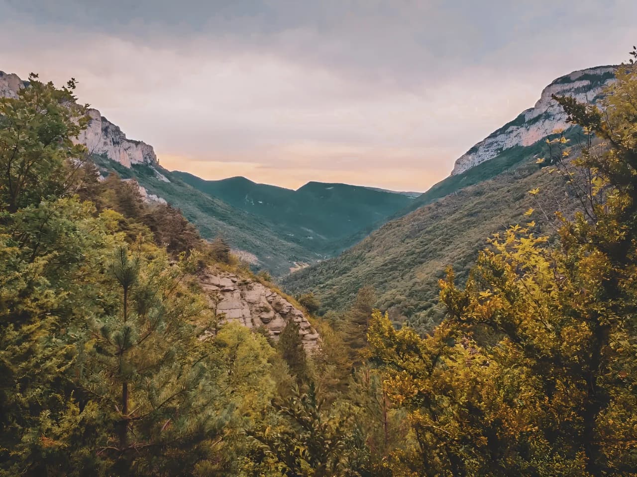 Panoramic views of the green mountains of the Vercors high plateaux at sunset.