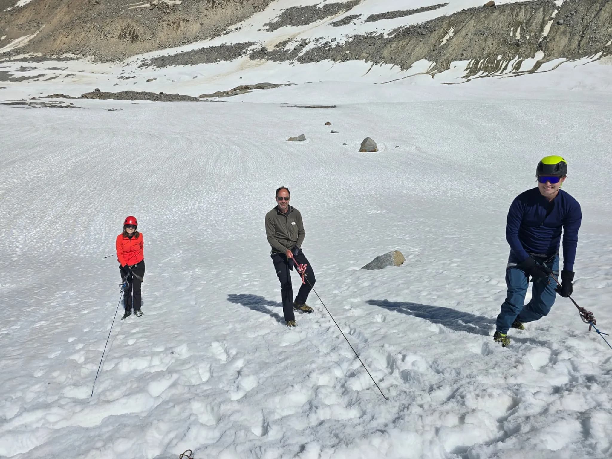 Een introductie in bergbeklimmen en rope access tijdens een beklimming van de Gran Paradiso.