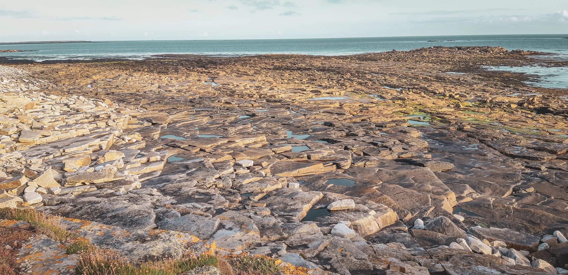 A panoramic view of sea rocks and turquoise waters, an invitation to adventure by kayak.