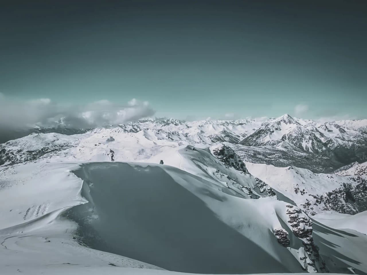 Panoramic views of snow-capped peaks, perfect for a snowshoe trek in the heart of nature.