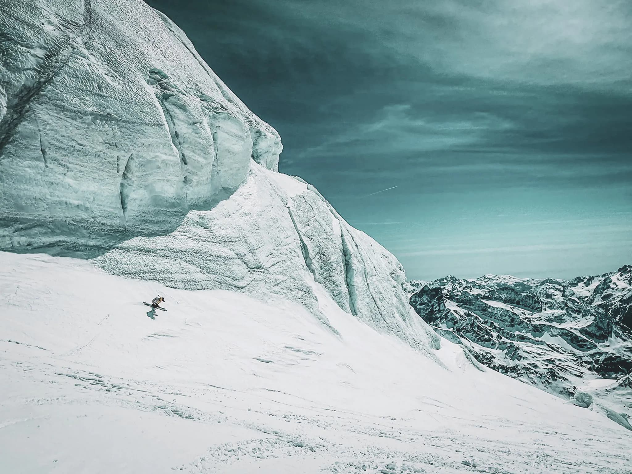 A skier skiing down one of the 4000m peaks of Mont Rose.