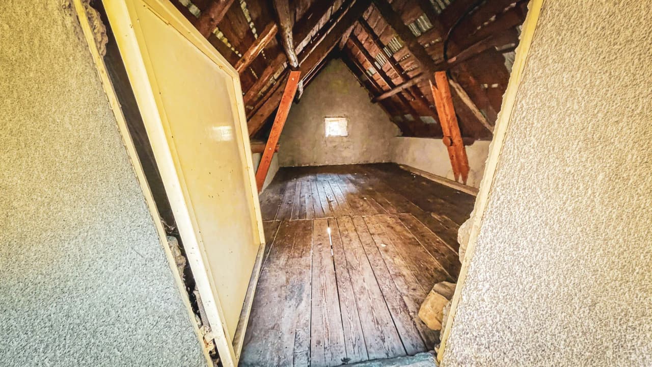 Het warme interieur van een zolder is de ideale Berghut om de wildernis van de Écrins te verkennen.