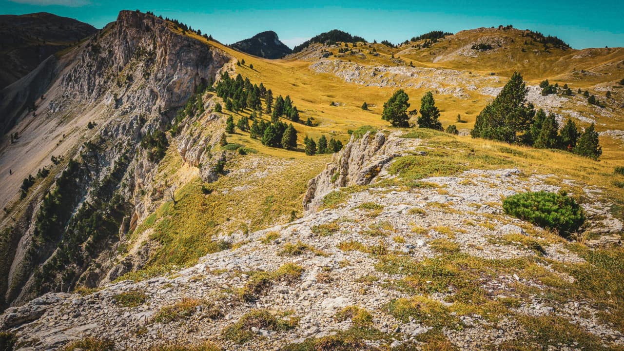 Mountain panoramas of the Vercors, lush green vegetation, rocky outcrops and clear skies: a change of scenery guaranteed.