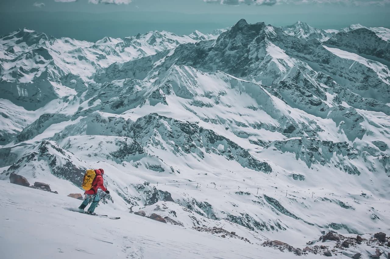 Downhill skiing on the Mont Rose 4000, captivating snow-covered landscapes and majestic peaks.