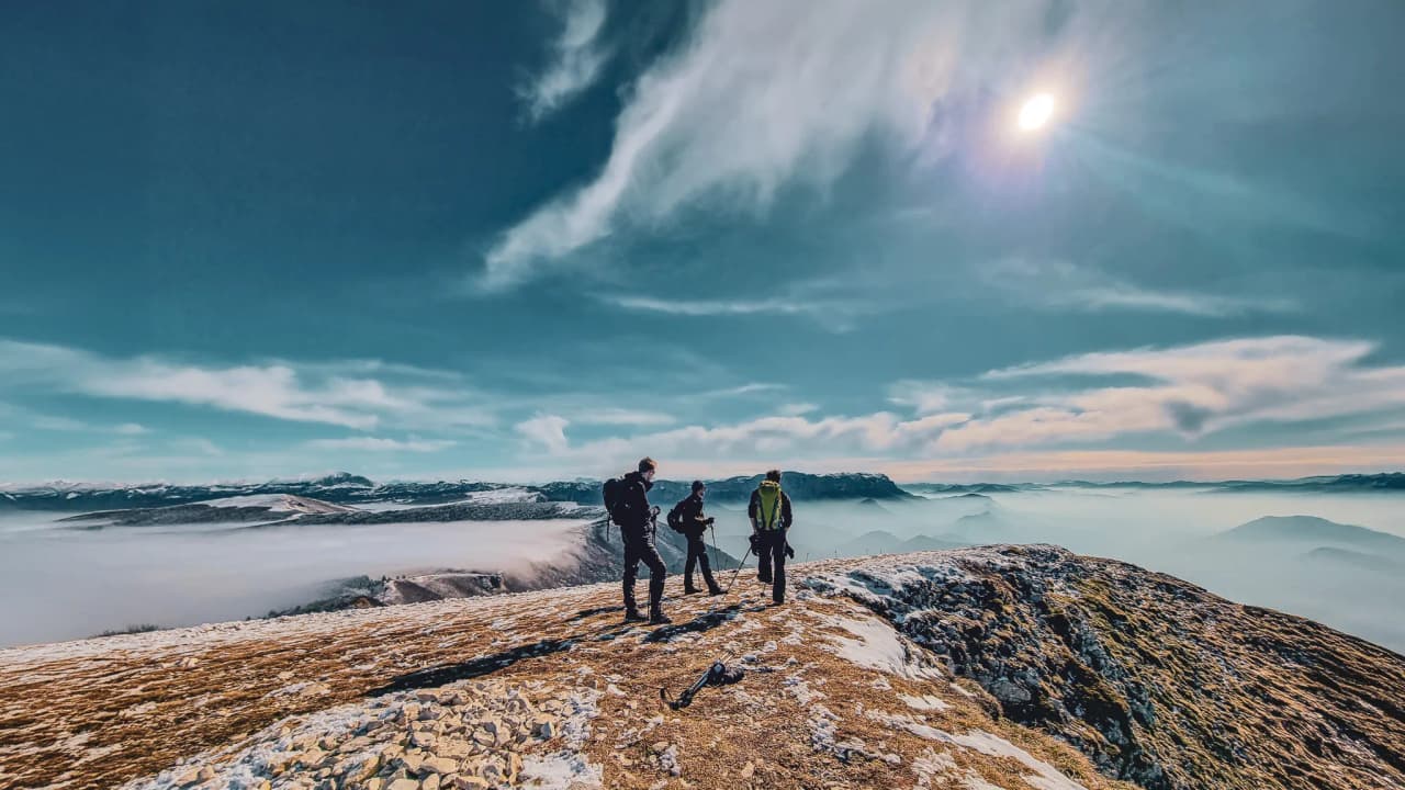 Three adventurers discover a breathtaking panorama in the Vercors mountains.