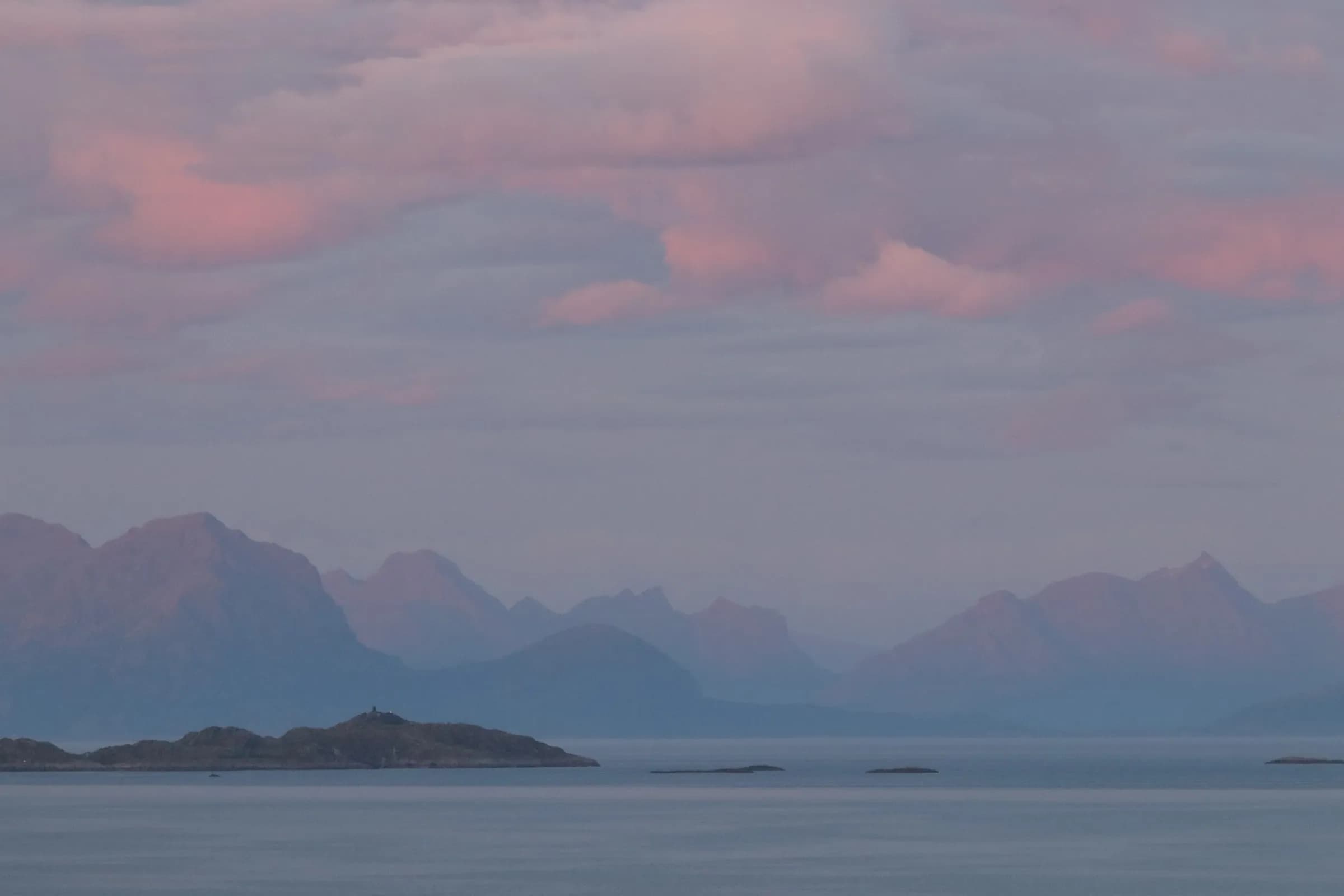Sunset over the Lofoten mountains, in a magical and soothing landscape.