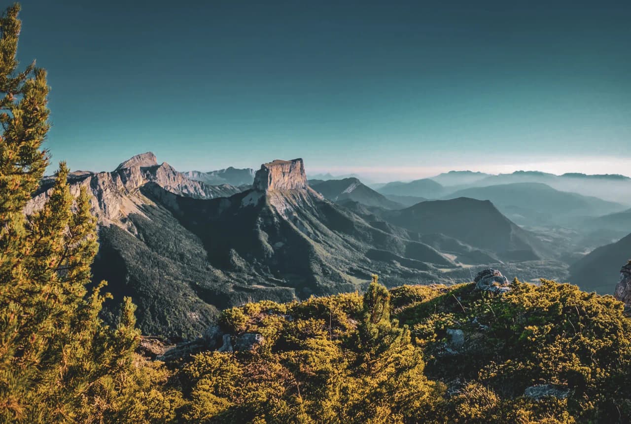 The breathtaking scenery of the Vercors High Plateaux, majestic peaks and verdant valleys.