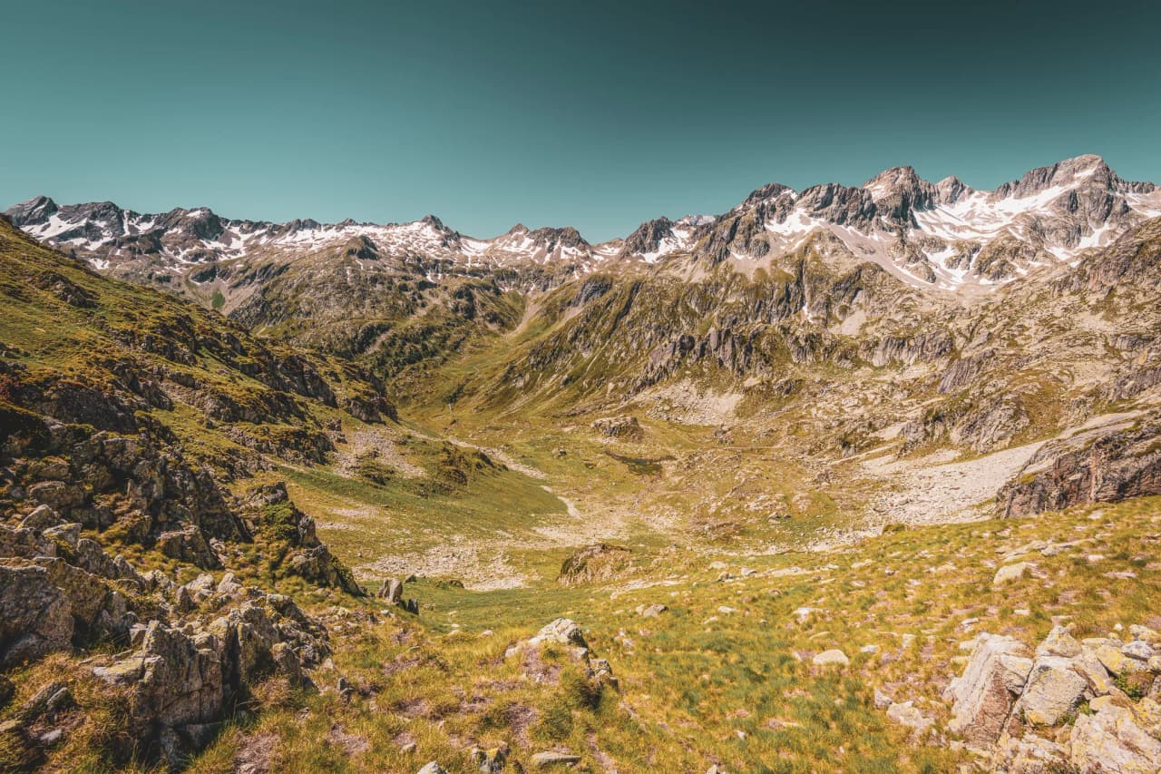 The vast landscapes of the Pyrenees, mountainous, green and snow-covered, are an invitation to adventure.