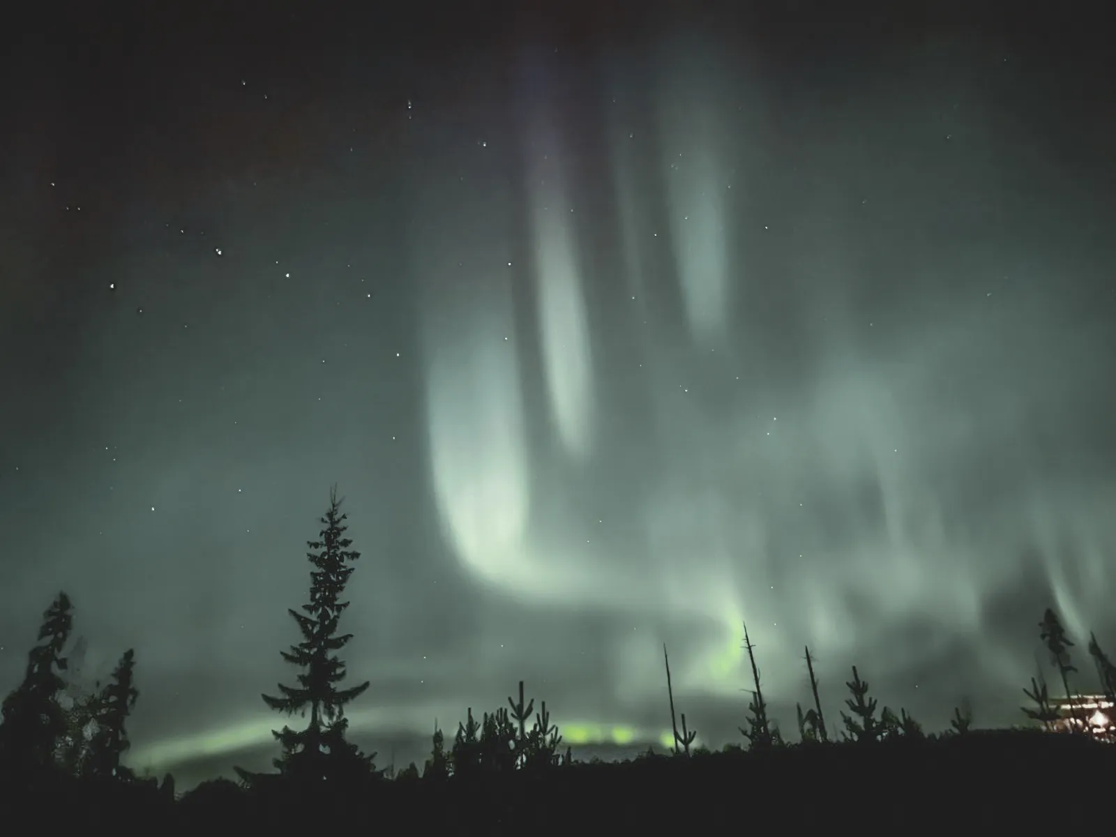 Aurores boréales nocturnes en Laponie