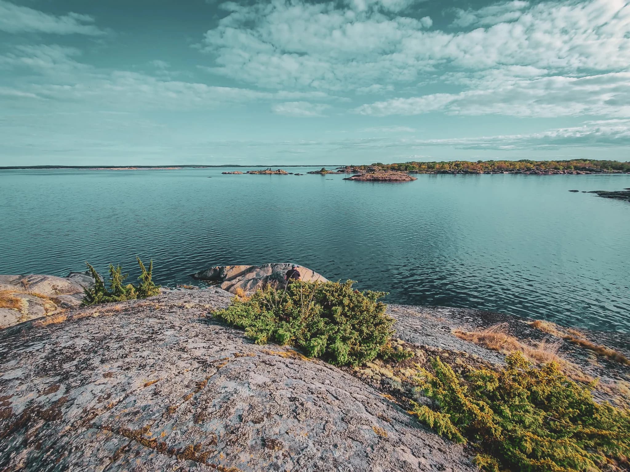 The peaceful landscape of Stockholm's islands, spectacular rock formations and turquoise waters invite adventure.