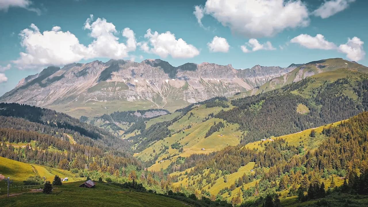 Green Alpine landscapes with majestic mountains and sunny skies that invite adventure.
