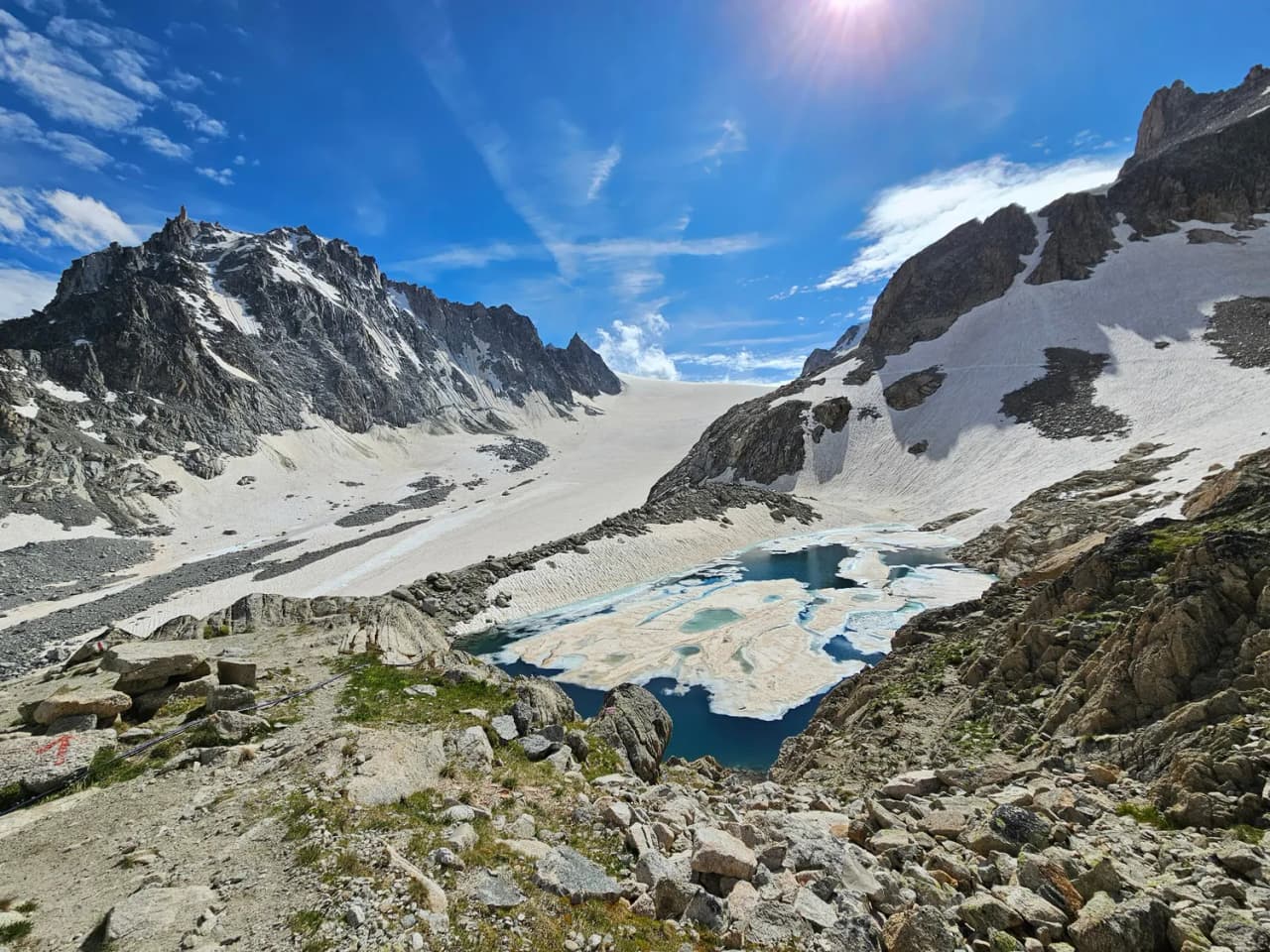 Stunning Alpine scenery with glaciers, mountains and a turquoise lake, inviting you to embark on an adventure.