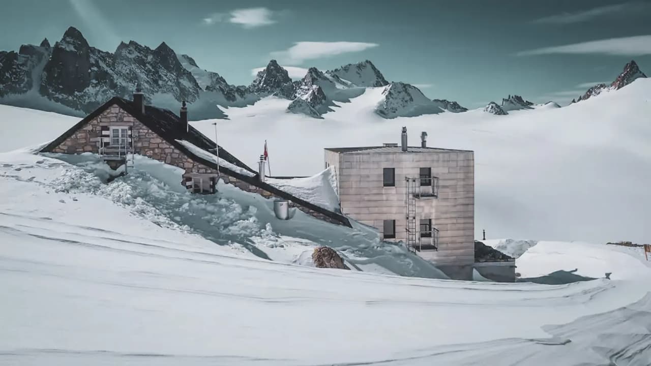 A snow-covered alpine mountain hut, surrounded by the majestic peaks of Mont Blanc. Escape guaranteed!