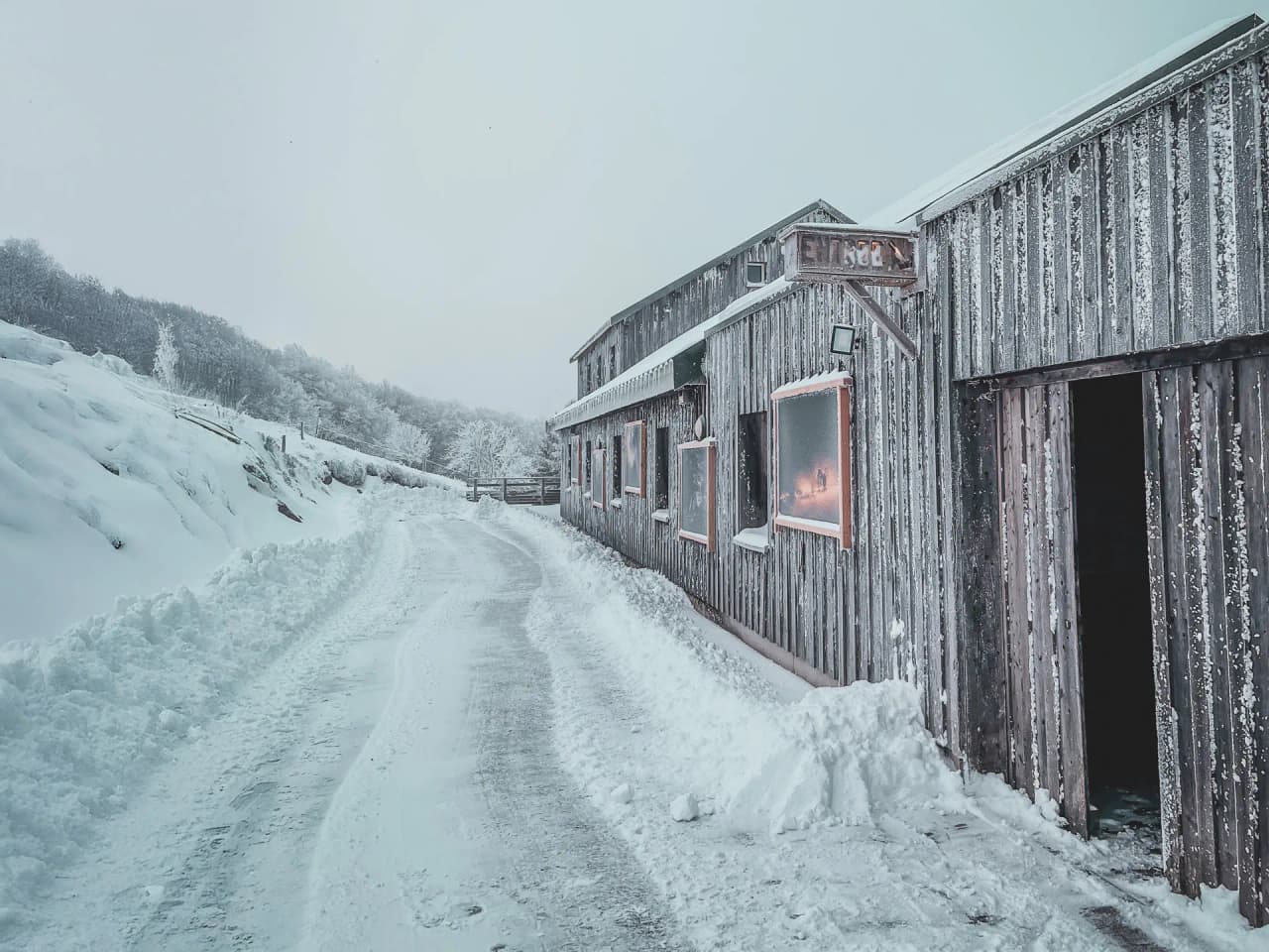 An adventurer pours a hot drink into colourful cups on the snow in the heart of the Vosges mountains.