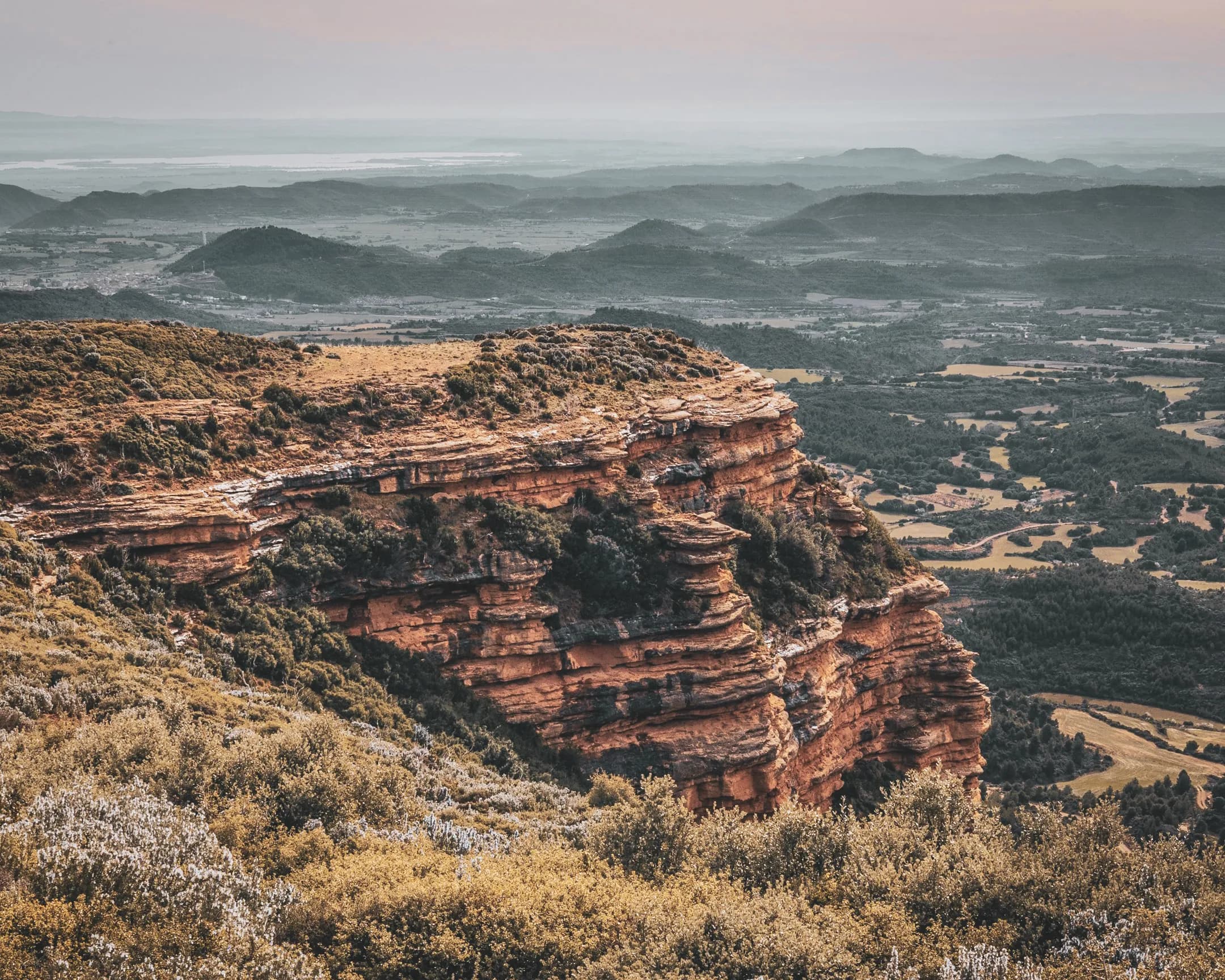A panoramic view of the red gorges of the Sierra de Guara, a dream of adventure in the heart of nature.