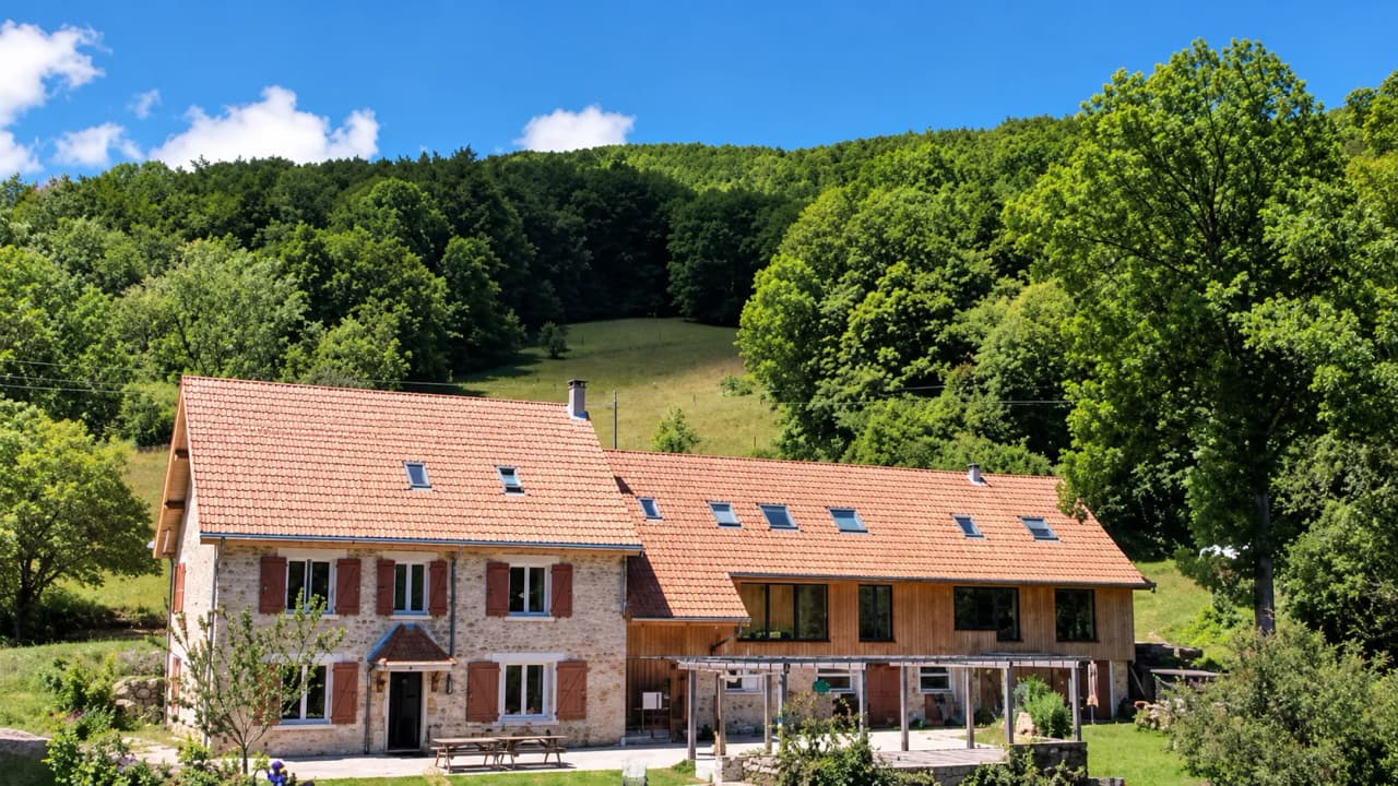 Gîte chaleureux en pleine nature, idéal pour un weekend de canyoning et yoga dans le Vercors.