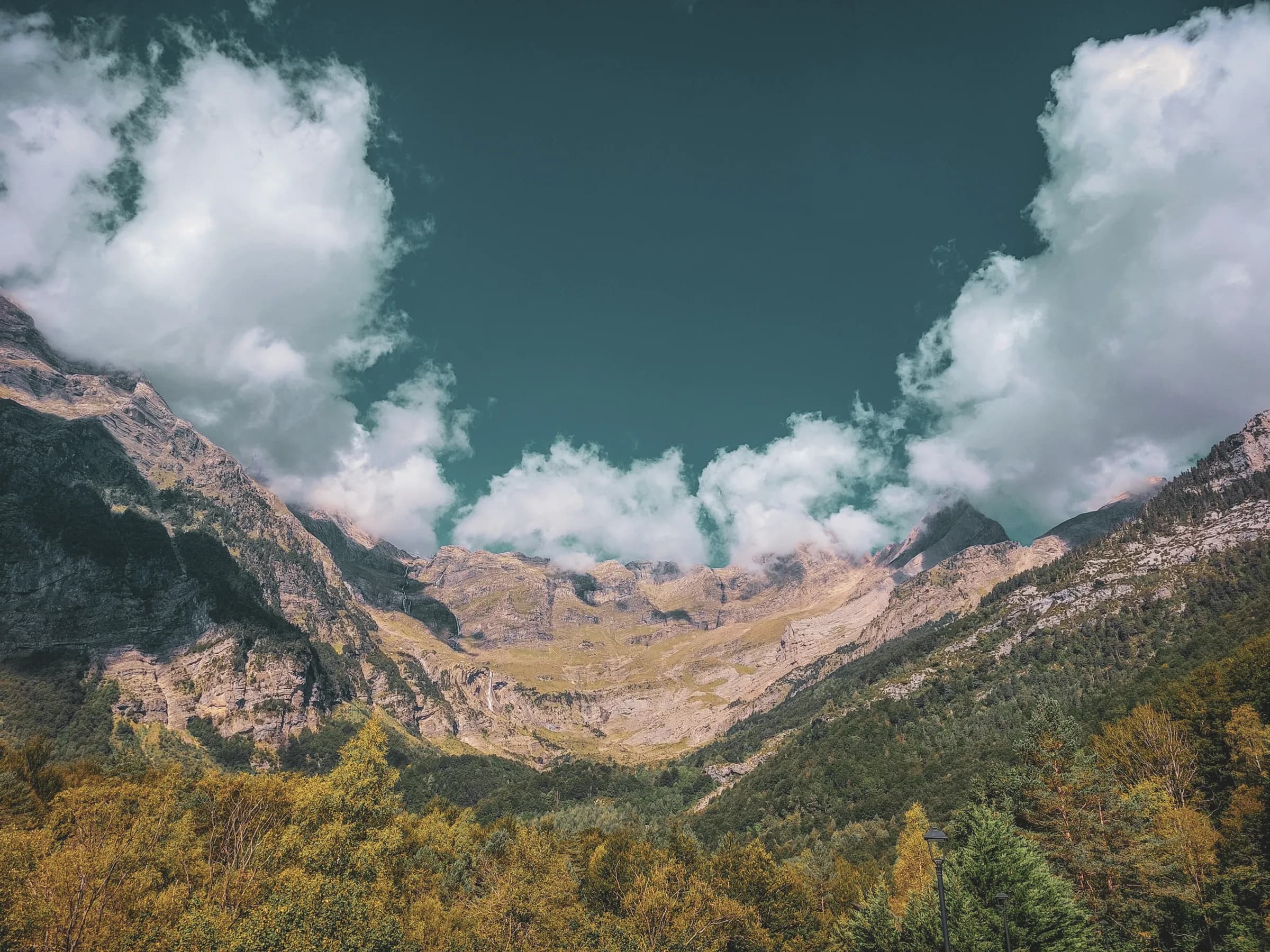 Magnificent peaks of the Sierra de Guara under a sky dotted with white clouds, a true natural paradise.