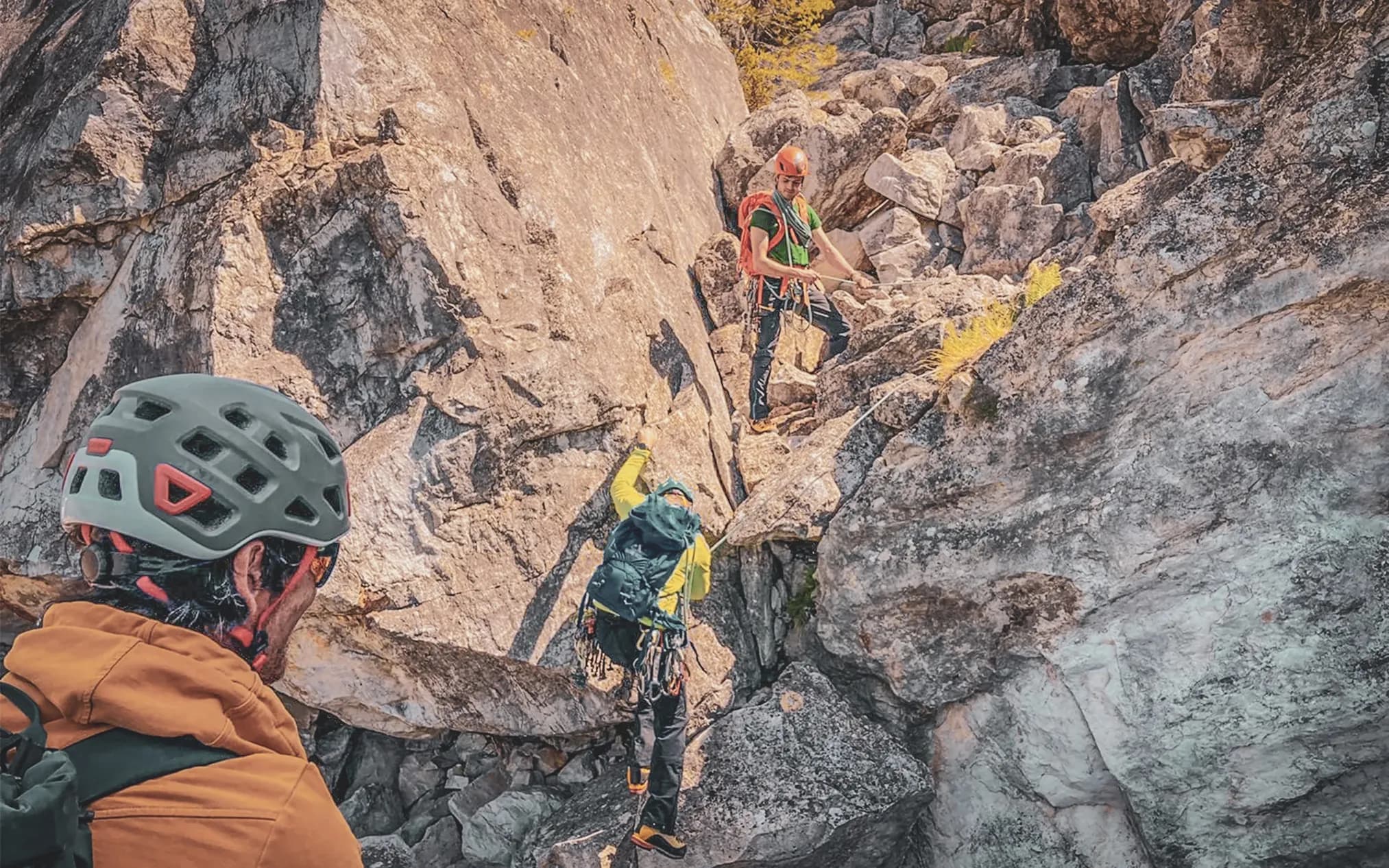 Mountaineers climbing rocks in the Chamonix valley, in the heart of the Alps. Adventure guaranteed!