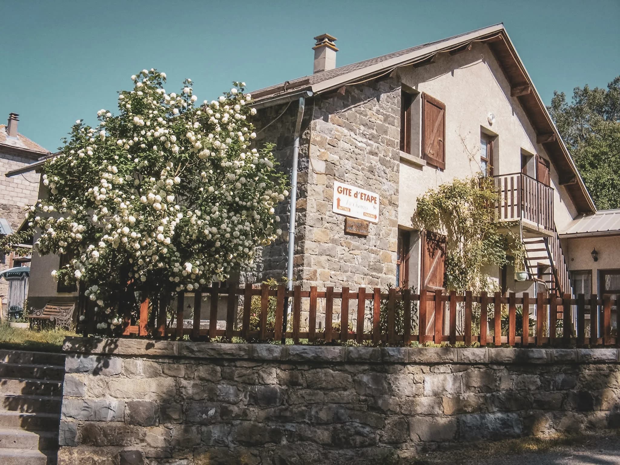 Charming stone house with flower-filled garden, perfect for an immersive mountain break.