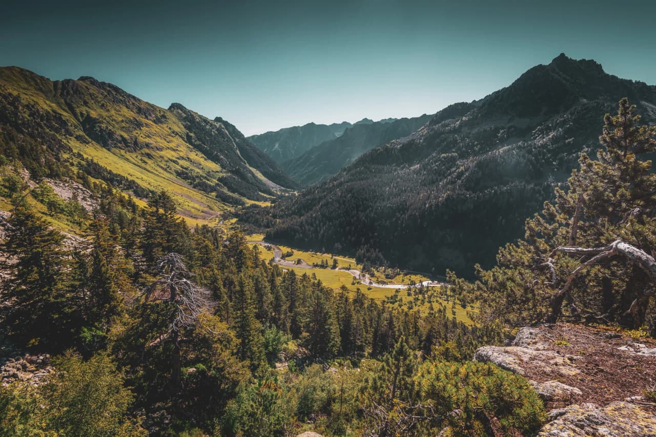 Panoramic views of the Pyrenees, lush green valleys, majestic peaks and unspoilt nature that invite adventure.