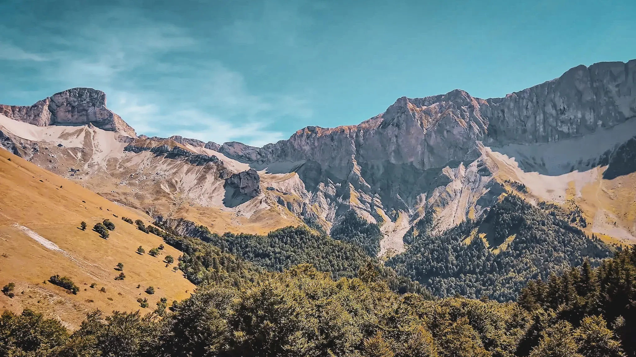 The majestic mountains of Dévoluy, breathtaking panoramas between the mountain pastures and ridges.