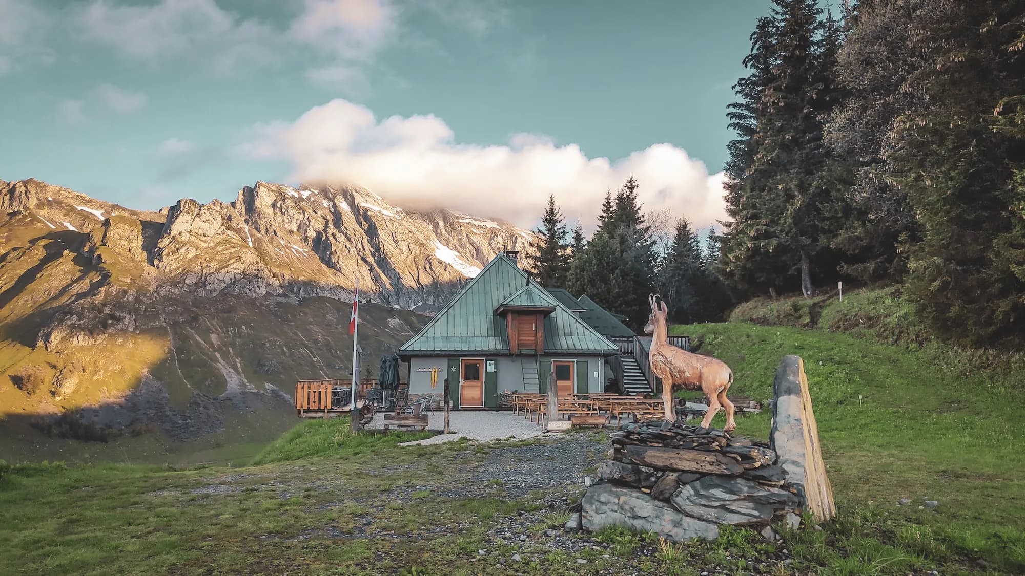 Picturesque Mountain hut in the heart of the Hautes Bauges, with majestic mountains in the background.
