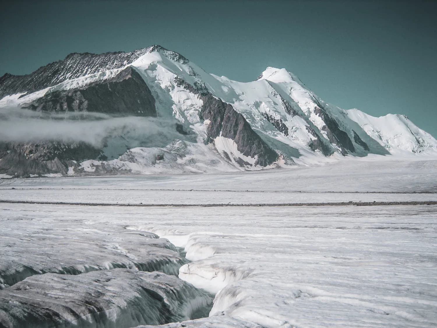 Spectacular glacial views of the Aletsch glacier, surrounded by majestic peaks.