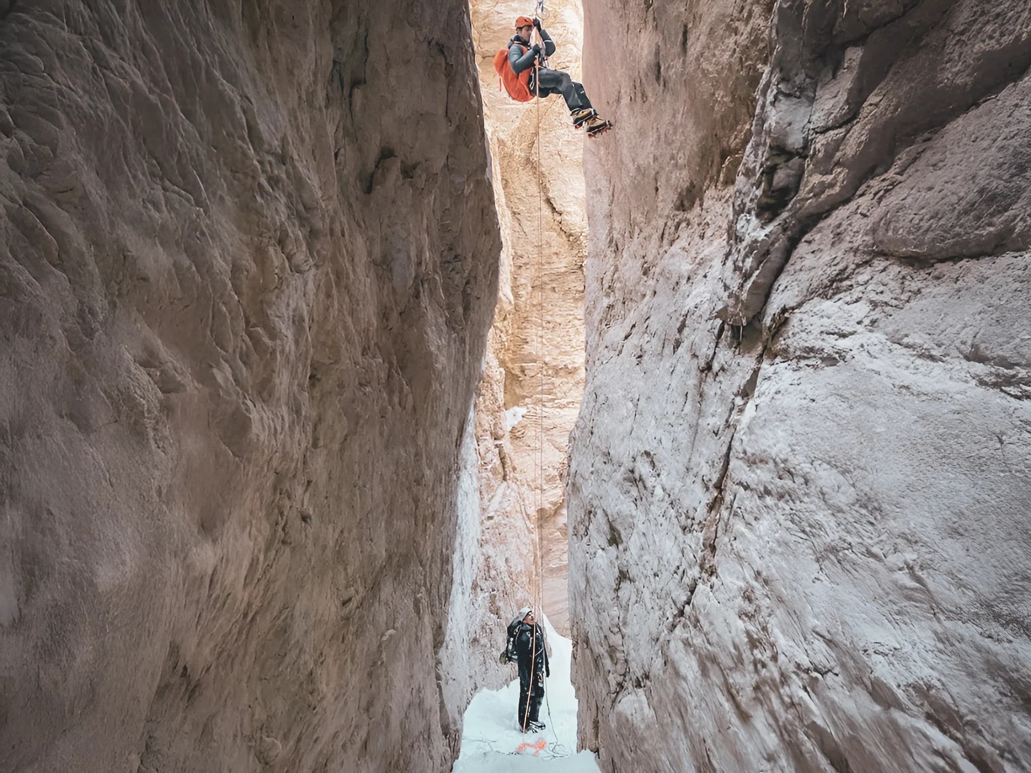 Klimmen op de Mont Aiguille: avonturiers tussen de majestueuze kliffen van de Vercors.
