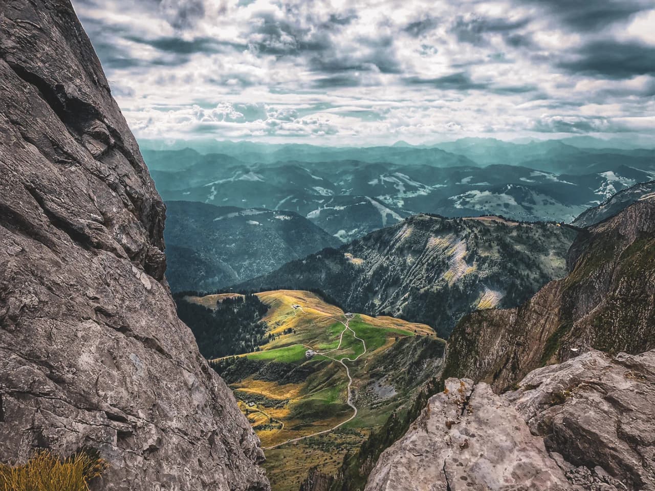 Panoramic views of the Val d'Arly alpine ridges, with lush green landscapes and majestic mountains.