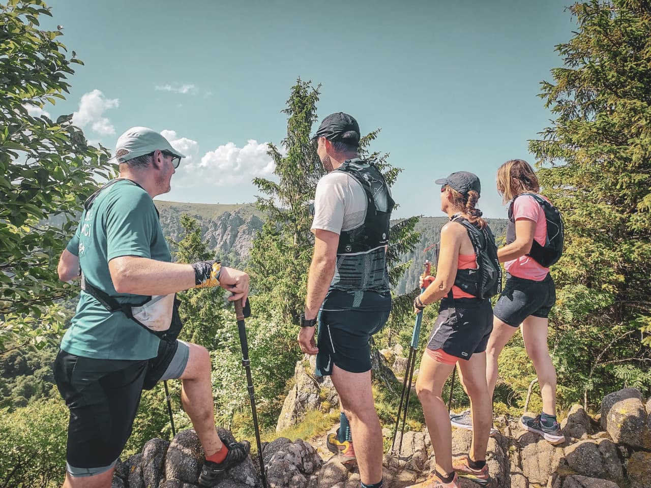A group of hikers admiring a panorama in the Vosges, ready for a trail adventure.